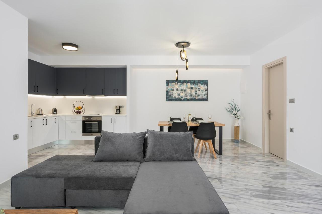 Quarters Luxury Apts Lägenhet