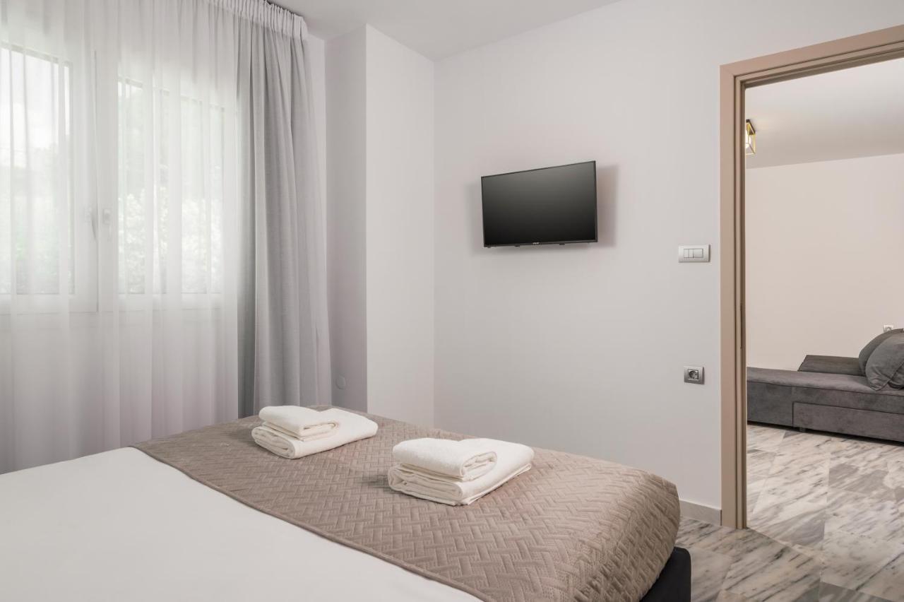 Quarters Luxury Apts Lägenhet *