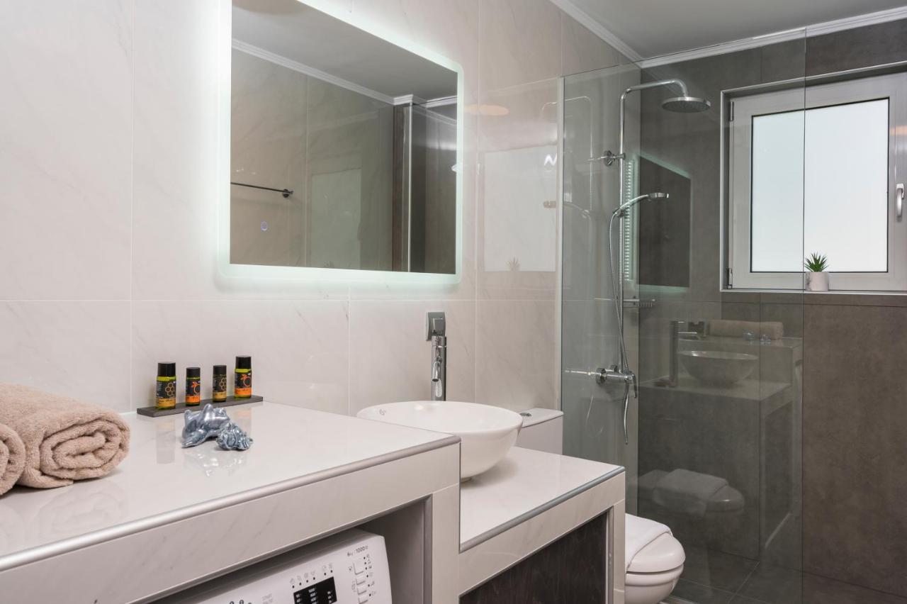 Quarters Luxury Apts Apartment