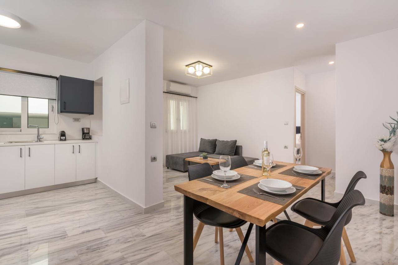 Quarters Luxury Apts Lägenhet *