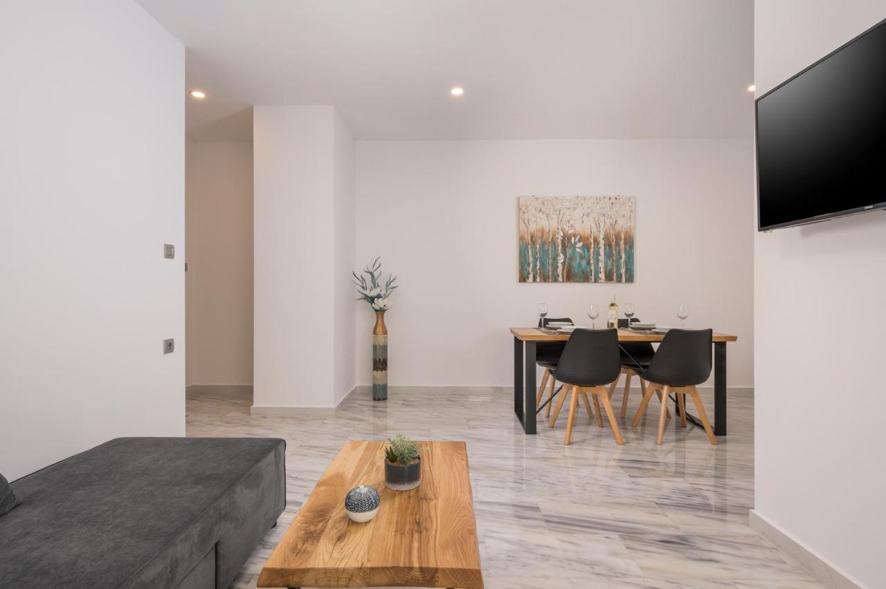 Lägenhet Quarters Luxury Apts