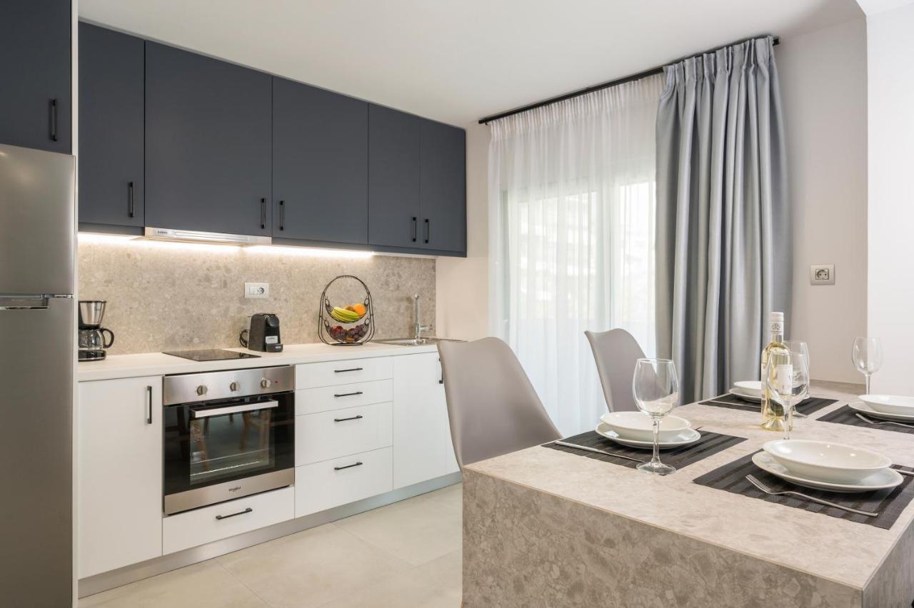 Quarters Luxury Apts Lägenhet