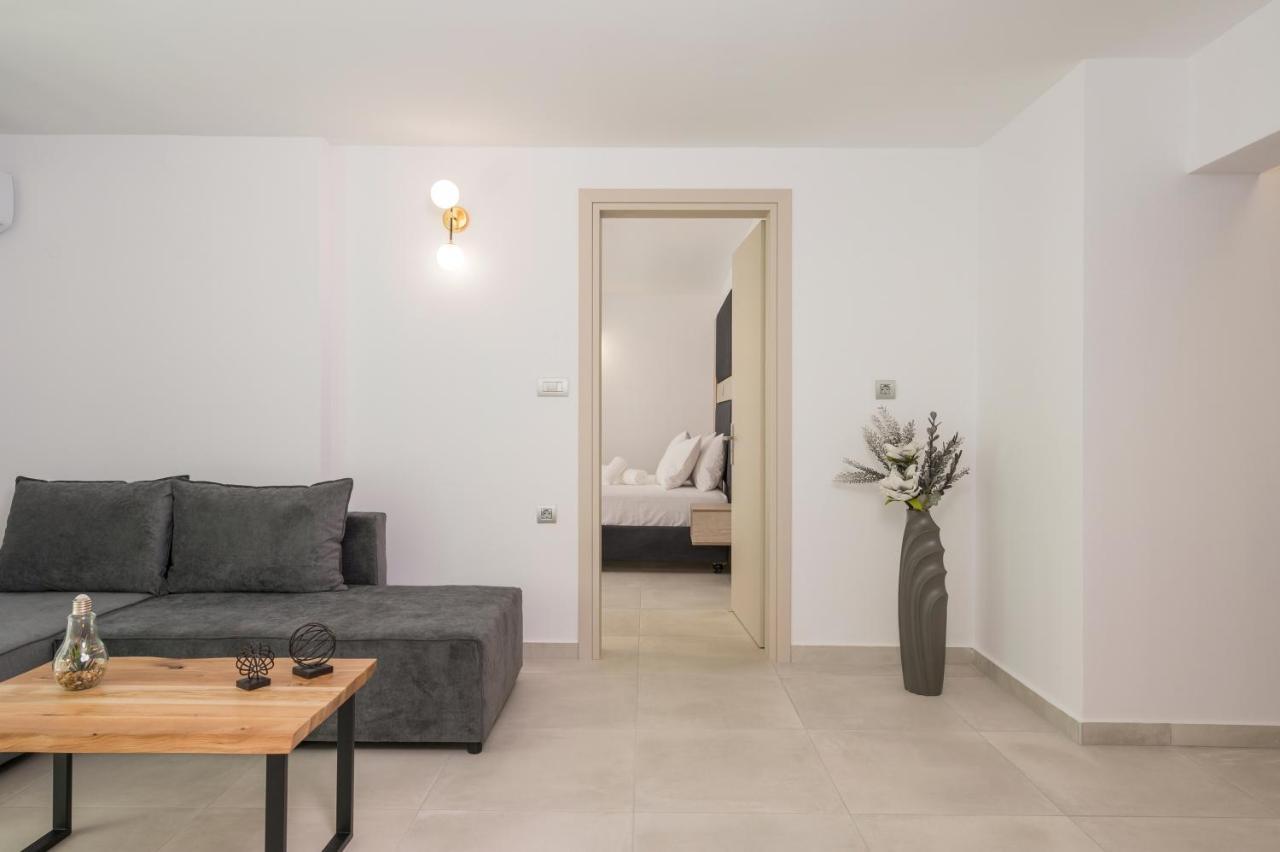 Lägenhet Quarters Luxury Apts *
